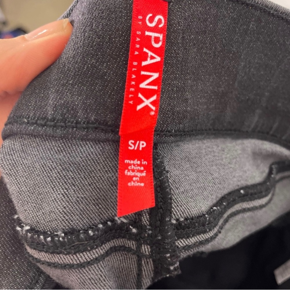 Spanx Black High Waisted Lightly Distressed Raw Hem Skinny Jegging Jeans